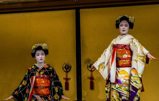 Being gay in Japan society geisha