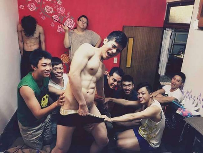 Gay Body Art and Miss Liu Ling's Traveling Silk Dream - 劉綾 遊綾驚夢 3