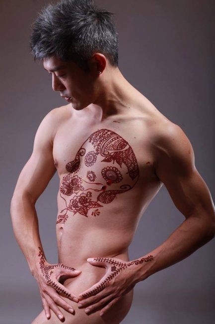 Gay body art and miss liu ling's traveling silk dream - 劉綾 遊綾驚夢 18