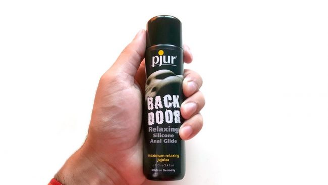 Pjur-Backdoor-review-bottle-hand